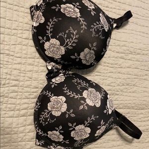 Bra 38DD. Gloria Vanderbilt